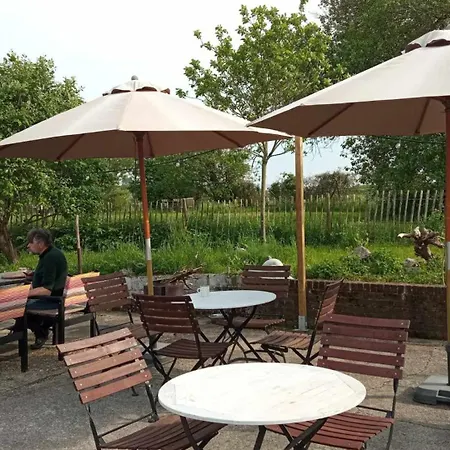 L'app'art Des Ateliers Gerny Bed & Breakfast 4*