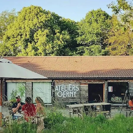 L'app'art Des Ateliers Gerny 4* Humain