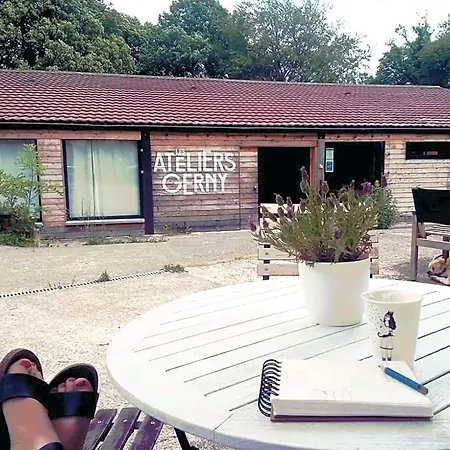 L'app'art Des Ateliers Gerny Bed & Breakfast 4*